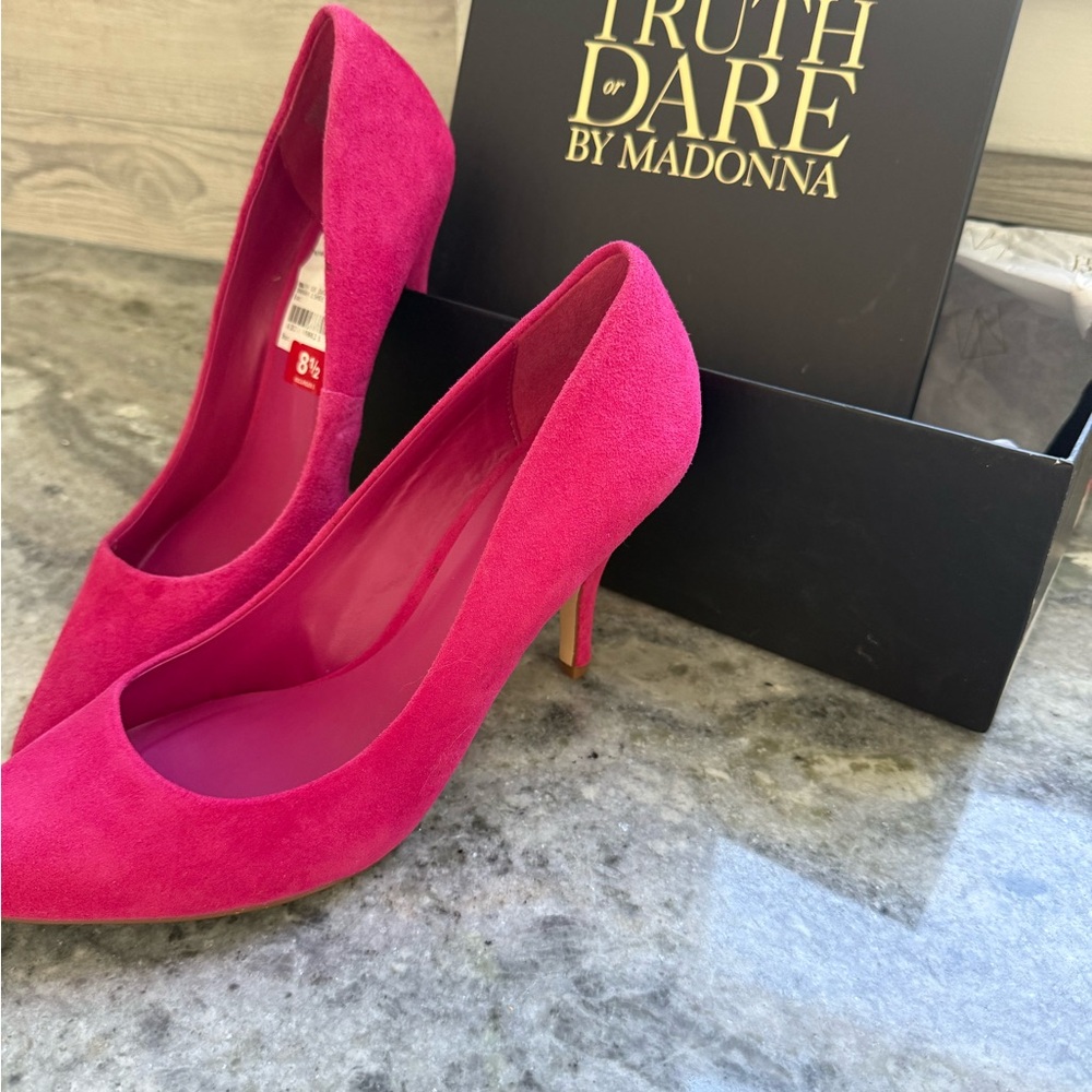 Women’s Pointed-Toe Suede Pumps in Hot Pink - Picture 7 of 8